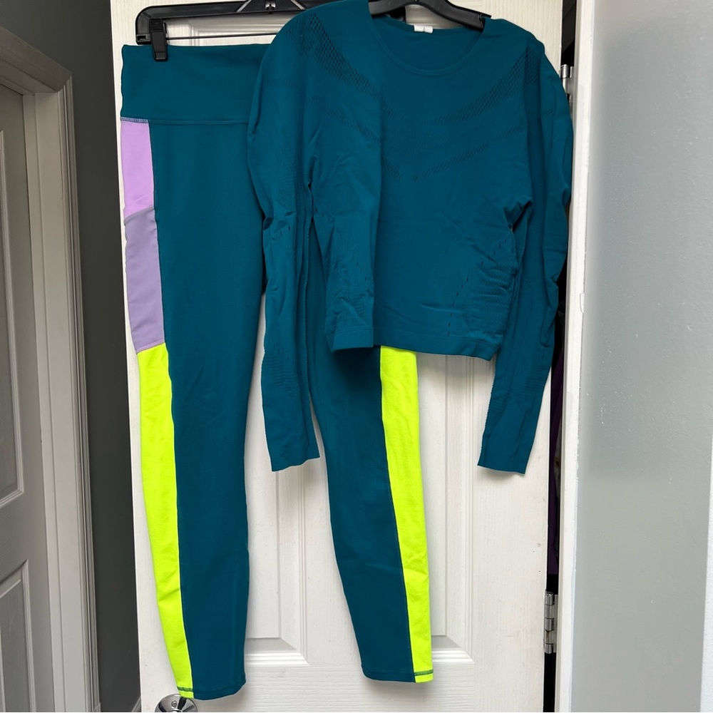 Fabletics Matching Set On-The-Go Powerhold High-W… - image 4
